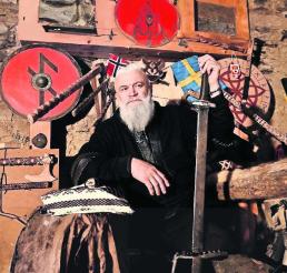 Hombre inspirado por serie de televisión se convirtió en un vikingo en Bosnia