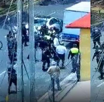 Video capta batalla campal entre vecinos de San Juan de Aragón y policías, en la CDMX