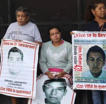 Caso Ayotzinapa: Atoran a 9 policías por la desaparición de los 43 normalistas