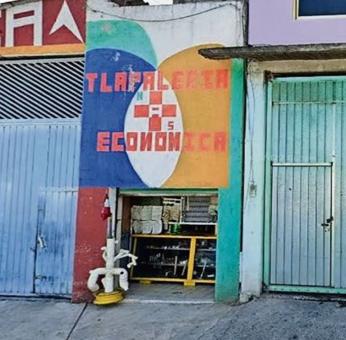 Dueño de tlapalería aparece muerto en un aparador de su negocio, en Iztapalapa