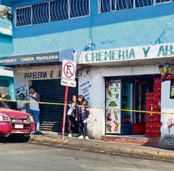 Biker sin casco derrapa y se va directo a rodada al más allá, en la CDMX