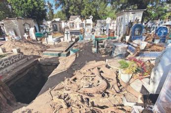 Tras exhumación de bebé, investigan a trabajadores de panteón de Iztapalapa
