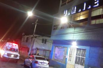 Sujetos armados irrumpen en clínica y acribillan a paciente y a enfermera, en Ecatepec