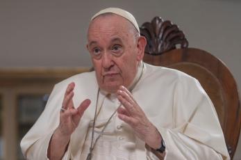 “Ser homosexual es pecado, no un delito”, asegura el Papa Francisco 