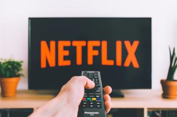 Jefe de Netflix se defiende tras reclamos por series canceladas
