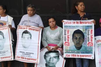 Caso Ayotzinapa: Atoran a 9 policías por la desaparición de los 43 normalistas