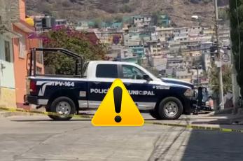 Desde una camioneta, tiran un cadáver encobijado en las peligrosas calles de Tlalnepantla