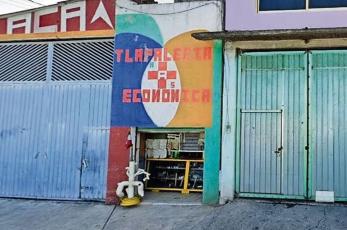 Dueño de tlapalería aparece muerto en un aparador de su negocio, en Iztapalapa