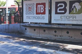 Metrobús presenta líneas con carriles dañados ¿Cuál es la ruta más afectada?