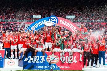 ¡Mexicano Bicampeón de Europa! PSV levanta el título de la Eredivisie