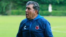 Tunden a Carlos Reinoso por condicionar pago de futbolistas