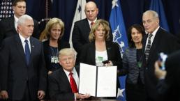 Donald Trump firma orden para construir muro fronterizo