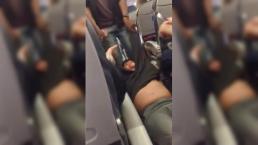 Sacan arrastrando a pasajero de United Airlines