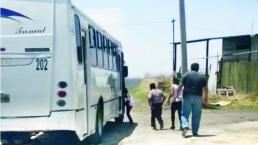 Camión de pasajeros aplasta a menor en Chalco