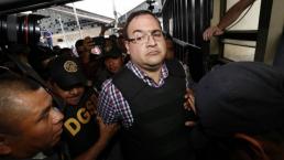 Atacan a Javier Duarte al salir de audiencia en Guatemala