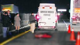 Autos aplastan a peatón en la Querétaro-Irapuato