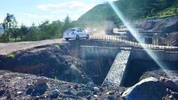 Falla geológica provoca boquete en carretera