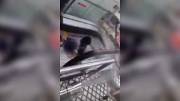 Hombre protagoniza accidente en escaleras eléctricas