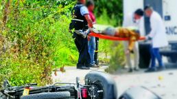 Motociclista muere al chocar contra camioneta, en Ecatepec 