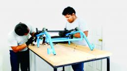 Estudiantes de la UNAM diseñan aparato para menor parapléjica