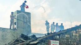 Vecinos de Xonacatlán apagan incendio de una vivienda