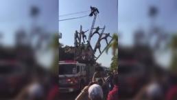 Bomberos sufren aparatoso accidente, durante desfile del 'Día de la Revolución'