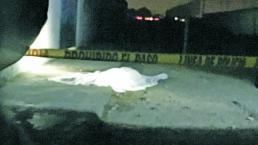 Compañeros de parranda asesinan a golpes a un joven, en Toluca