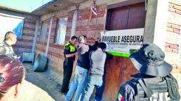 Elementos policíacos recuperan cajas de rompope robadas, en Xonacatlán