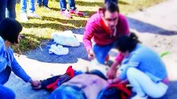 Motociclista muere tras ser impactado por taxista, en Metepec