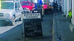 Retiran objetos que obstaculizan paso peatonal, en calles de Toluca