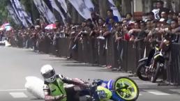 Motociclista manchado recibe brutal venganza de su víctima