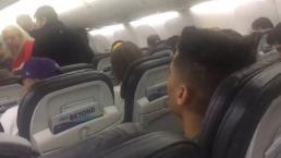 Un pasajero de avión se desnuda y provoca que el vuelo se cancele