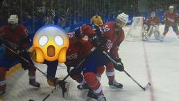 ¡Le cortan la cara con patín durante juego de hockey!