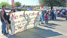 Padres bloquean Jardín de niños para exigir seguridad, en Querétaro