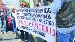 Inspectores del sector salud protestan por falta de pagos, en Toluca