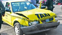 Taxista le rompe el brazo a policía, en Querétaro