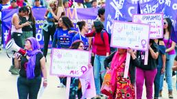 Mujeres marchan contra la violencia de género, en la CDMX