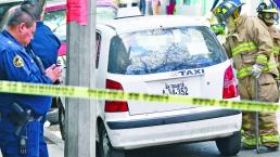 Tufo delata cadáver al interior de un auto, en la colonia Guerrero