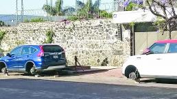 Dejan ‘cojos’ a vehículos de lujo, en Cuernavaca