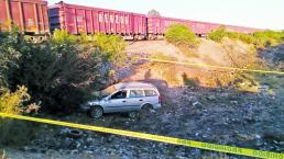 Tren impacta a automovilista, en Apaseo El Grande