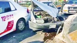 Automovilista provoca accidente por exceso de velocidad, en Paseo Tollocan
