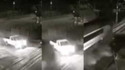 VIDEO: Espeluznante choque de un auto contra un tren