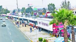 Transportistas provocan caos vial en Querétaro
