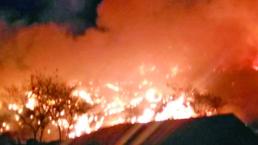 Incendio reduce a cenizas un tiradero de basura, en Morelos 