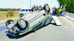 Aparatoso accidente en Carretera Estatal deja tres heridos, en Querétaro 