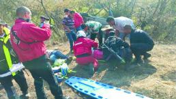 Volcadura de camioneta cobra la vida de una mujer, en Ixtapan del Oro