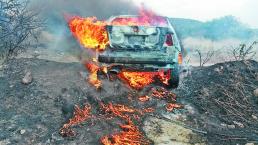 Auto se incendia en carretera; conductor sale ileso, en San Juan del Río