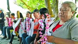 Devoción y diversión por su día en el barrio de Santa Cruz, en Metepec