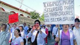 Directivos extorsionaron a médicos en Morelos, denuncian