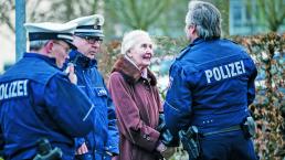 Detienen a abuelita nazi que niega el Holocausto judío, en Alemania 